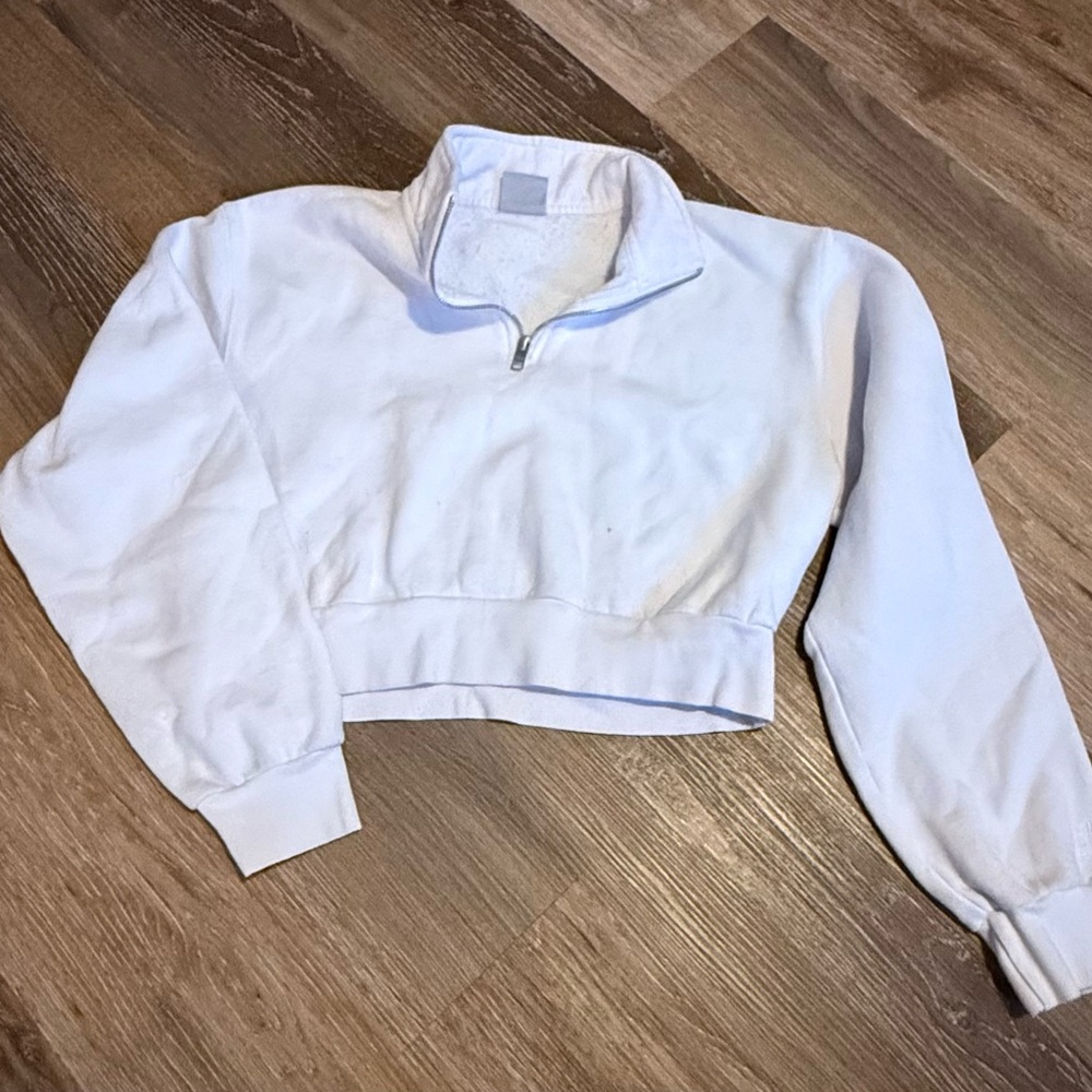 Aritzia- Women's White Cropped Pullover